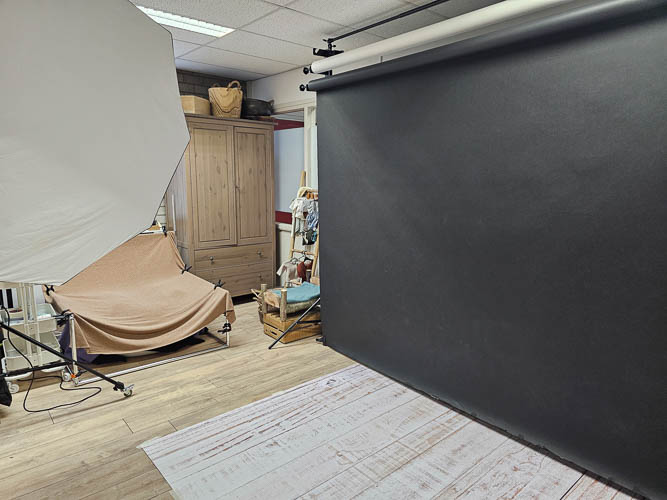 Foto van de studio, met newborn beanbag en props, achtergronden, flitser - Studio Suilen