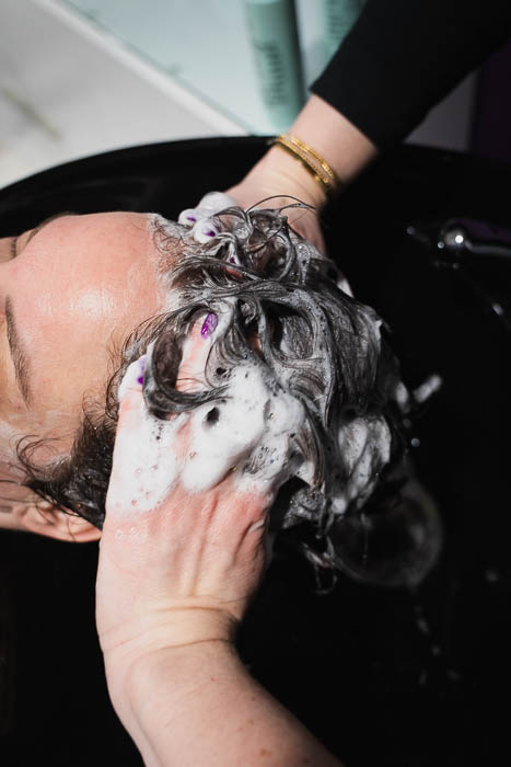 Zakelijke bedrijfsfoto. Haar wassen.