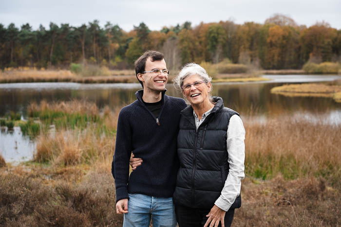 Familie fotoshoot in de natuur bij de Hatertse Vennen in Nijmegen, moeder en zoon.
