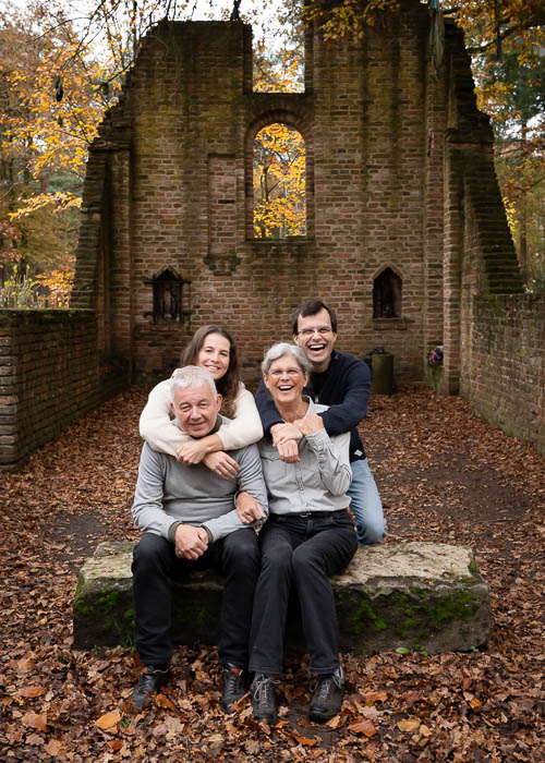 Familie fotoshoot in de natuur bij de Hatertse Vennen in Nijmegen in de winter met herfst kleuren.
