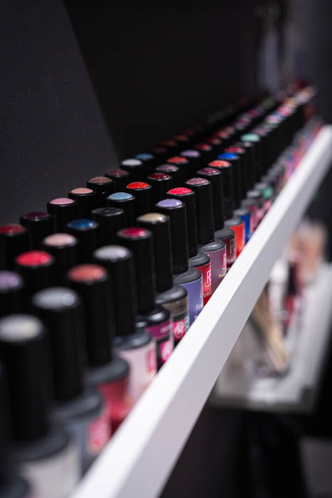 Een zakelijke sfeerfoto van nagellak.